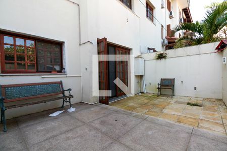 Casa de condomínio à venda com 211m², 3 quartos e 2 vagas Casa de condomínio à venda com 211m², 3 quartos e 2 vagasQuintal