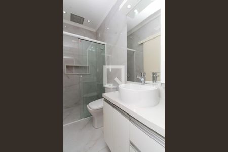 Casa de condomínio à venda com 211m², 3 quartos e 2 vagas Casa de condomínio à venda com 211m², 3 quartos e 2 vagasBanheiro