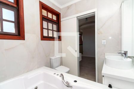 Casa de condomínio à venda com 211m², 3 quartos e 2 vagas Casa de condomínio à venda com 211m², 3 quartos e 2 vagasBanheiro Suíte