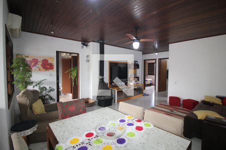 Sala  de casa à venda com 5 quartos, 500m² em Igara, Canoas