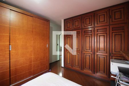 Casa à venda com 360m², 4 quartos e 5 vagasSuíte