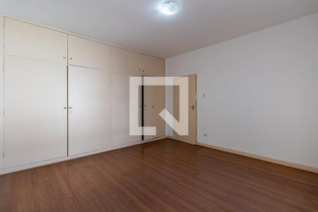 Casa à venda com 304m², 5 quartos e 3 vagasCasa 1 - Quarto 1