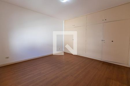 Casa à venda com 304m², 5 quartos e 3 vagasCasa 1 - Quarto 1