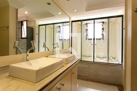 Apartamento à venda com 277m², 4 quartos e 4 vagasBanheiro da Suíte 1