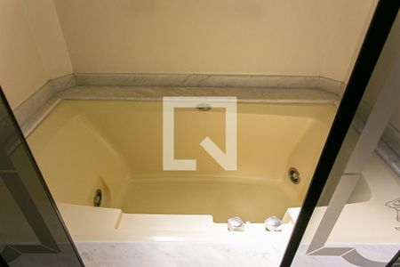 Apartamento à venda com 277m², 4 quartos e 4 vagasBanheiro da Suíte 1 - Banheira