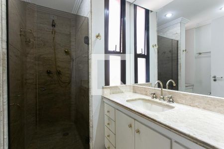 Apartamento à venda com 277m², 4 quartos e 4 vagasBanheiro da Suíte 2