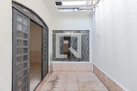 Casa à venda com 250m², 4 quartos e 1 vaga Casa à venda com 250m², 4 quartos e 1 vagaVaranda