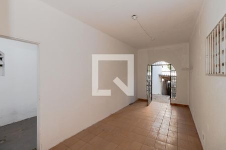 Casa à venda com 250m², 4 quartos e 1 vaga Casa à venda com 250m², 4 quartos e 1 vagaCorredor