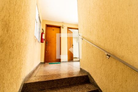 Casa de condomínio para alugar com 48m², 2 quartos e 1 vagaEscada