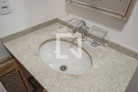 Banheiro de kitnet/studio para alugar com 1 quarto, 28m² em Pinheiros, São Paulo