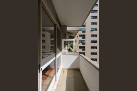 Sacada de apartamento à venda com 3 quartos, 204m² em Jardim Paulista, São Paulo