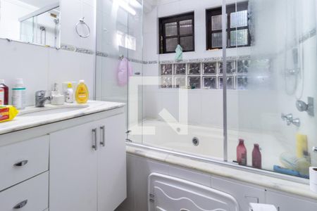 Banheiro de casa à venda com 6 quartos, 147m² em Cerqueira César, São Paulo