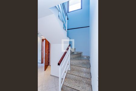 Escada de casa à venda com 3 quartos, 200m² em Vila Baruel, São Paulo