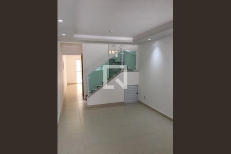 Casa à venda com 3 quartos, 110m² em Vila Pereira Cerca, São Paulo