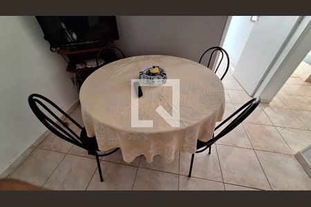Detalhe da sala de apartamento para alugar com 1 quarto, 55m² em Canto do Forte, Praia Grande