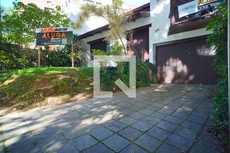 Casa à venda com 272m², 3 quartos e 3 vagasFachada