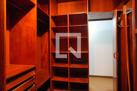 Casa à venda com 272m², 3 quartos e 3 vagasCloset