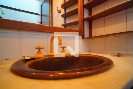 Casa à venda com 272m², 3 quartos e 3 vagasBanheiro suíte 2