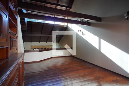 Casa à venda com 272m², 3 quartos e 3 vagasSala