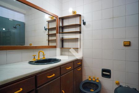 Casa à venda com 272m², 3 quartos e 3 vagasBanheiro suíte 3