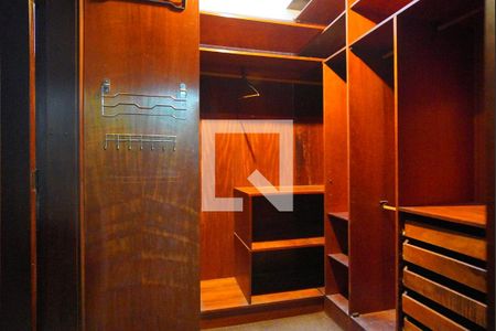 Casa à venda com 272m², 3 quartos e 3 vagasCloset