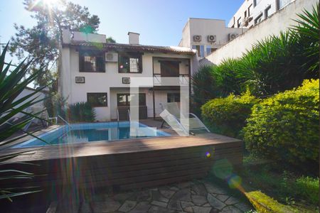 Casa à venda com 272m², 3 quartos e 3 vagasPátio