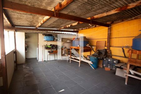 Casa à venda com 240m², 5 quartos e 3 vagas Casa à venda com 240m², 5 quartos e 3 vagasTerraço