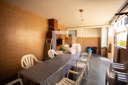 Casa à venda com 240m², 5 quartos e 3 vagas Casa à venda com 240m², 5 quartos e 3 vagasÁrea Gourmet