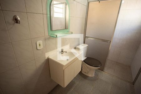 Casa à venda com 240m², 5 quartos e 3 vagas Casa à venda com 240m², 5 quartos e 3 vagasCasa 2 - Banheiro da Suíte