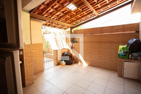 Casa à venda com 240m², 5 quartos e 3 vagas Casa à venda com 240m², 5 quartos e 3 vagasÁrea de Serviço