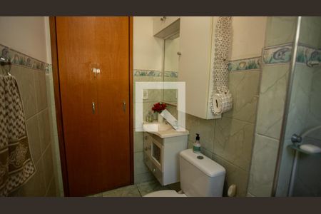 Casa à venda com 240m², 5 quartos e 3 vagas Casa à venda com 240m², 5 quartos e 3 vagasBanheiro