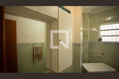 Casa à venda com 240m², 5 quartos e 3 vagas Casa à venda com 240m², 5 quartos e 3 vagasBanheiro