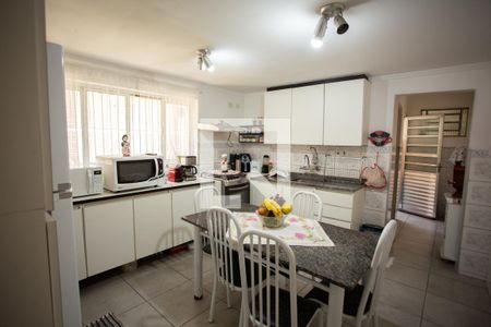 Casa à venda com 240m², 5 quartos e 3 vagas Casa à venda com 240m², 5 quartos e 3 vagasCozinha