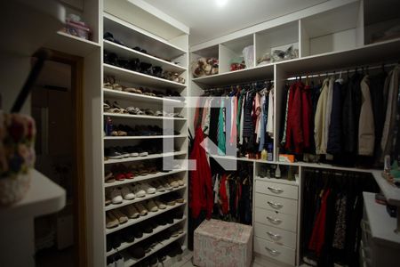 Casa à venda com 240m², 5 quartos e 3 vagas Casa à venda com 240m², 5 quartos e 3 vagasSuíte