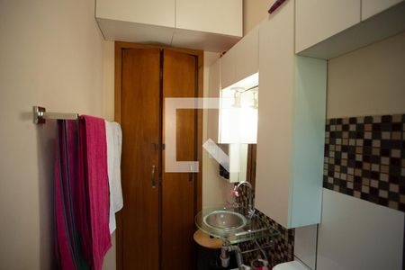 Casa à venda com 240m², 5 quartos e 3 vagas Casa à venda com 240m², 5 quartos e 3 vagasBanheiro 2