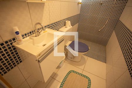 Casa à venda com 240m², 5 quartos e 3 vagas Casa à venda com 240m², 5 quartos e 3 vagasCasa 2 - Banheiro