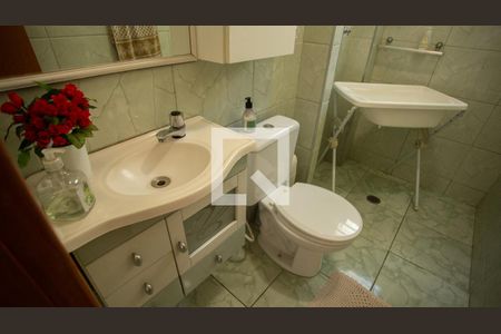 Casa à venda com 240m², 5 quartos e 3 vagas Casa à venda com 240m², 5 quartos e 3 vagasBanheiro