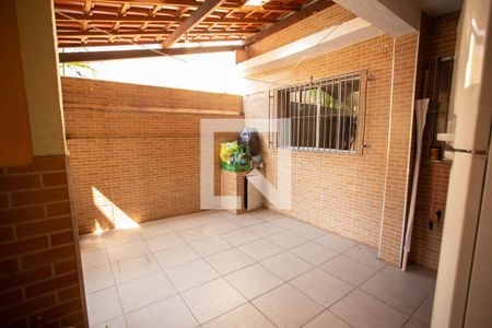 Casa à venda com 240m², 5 quartos e 3 vagas Casa à venda com 240m², 5 quartos e 3 vagasÁrea de Serviço