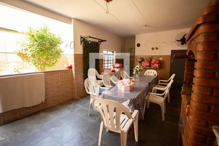 Casa à venda com 240m², 5 quartos e 3 vagas Casa à venda com 240m², 5 quartos e 3 vagasÁrea Gourmet