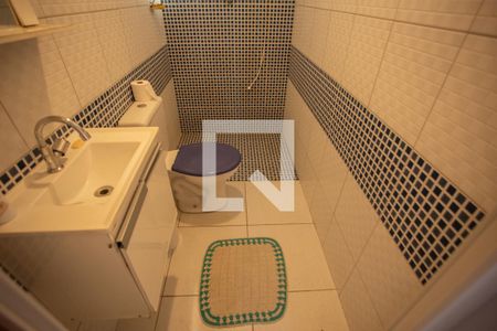 Casa à venda com 240m², 5 quartos e 3 vagas Casa à venda com 240m², 5 quartos e 3 vagasCasa 2 - Banheiro