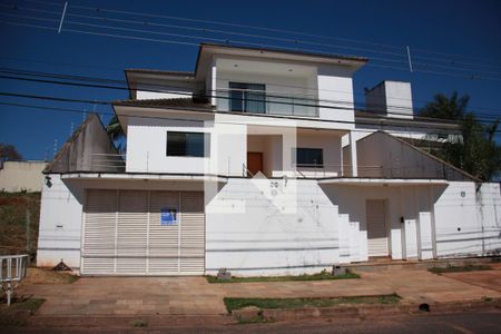 Casa para alugar com 417m², 3 quartos e 3 vagasFachada