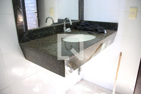 Casa para alugar com 417m², 3 quartos e 3 vagasBanheiro de serviço