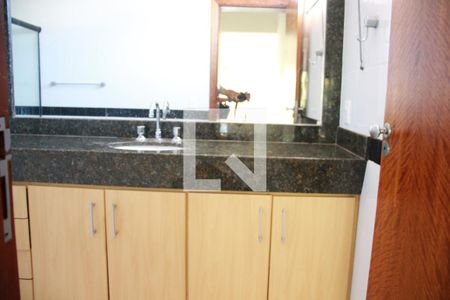 Casa para alugar com 417m², 3 quartos e 3 vagasBanheiro da Suíte 2