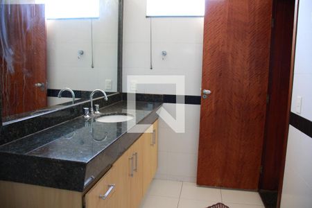 Casa para alugar com 417m², 3 quartos e 3 vagasBanheiro da Suíte 2