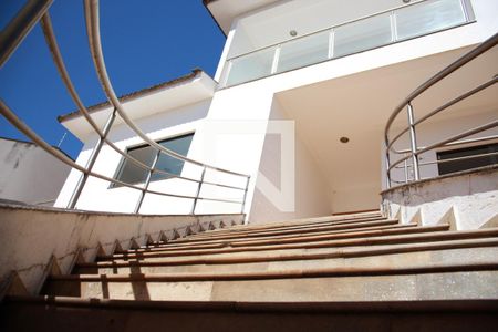 Casa para alugar com 417m², 3 quartos e 3 vagasEntrada