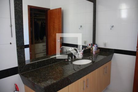 Casa para alugar com 417m², 3 quartos e 3 vagasBanheiro da Suíte 1