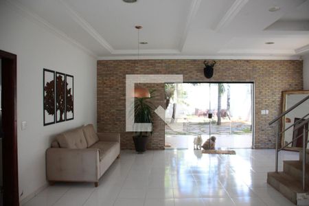 Sala 1 de casa para alugar com 3 quartos, 417m² em Jardim Karaíba, Uberlândia