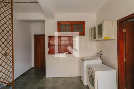 Casa à venda com 450m², 5 quartos e 4 vagas Casa à venda com 450m², 5 quartos e 4 vagasLavanderia