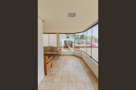 Casa à venda com 450m², 5 quartos e 4 vagas Casa à venda com 450m², 5 quartos e 4 vagasVaranda Sala