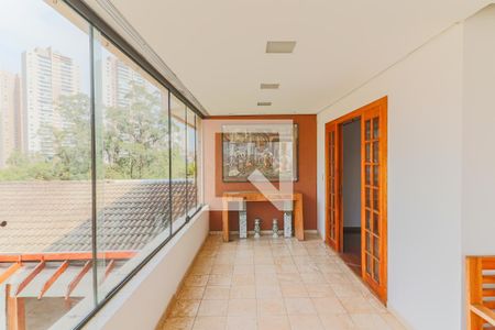 Casa à venda com 450m², 5 quartos e 4 vagas Casa à venda com 450m², 5 quartos e 4 vagasVaranda Sala